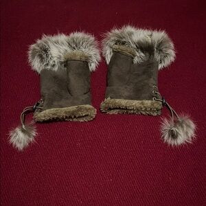 Grey Fur-Trimmed Mittens